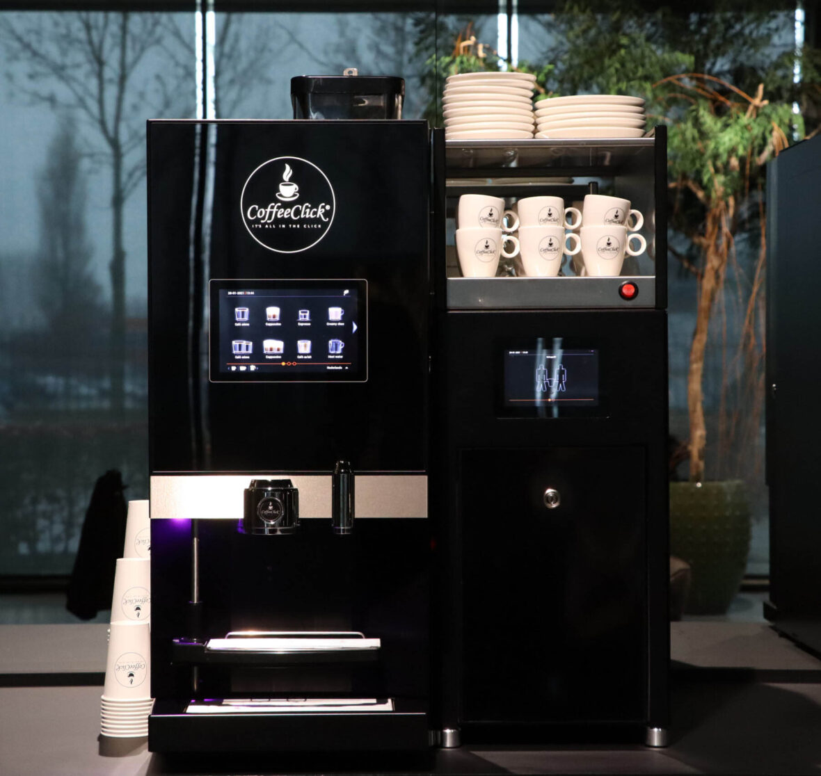Een refurbished koffiemachine van coffeelick op een tafel